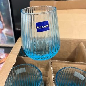 Seis vasos de cristal azul nuevos